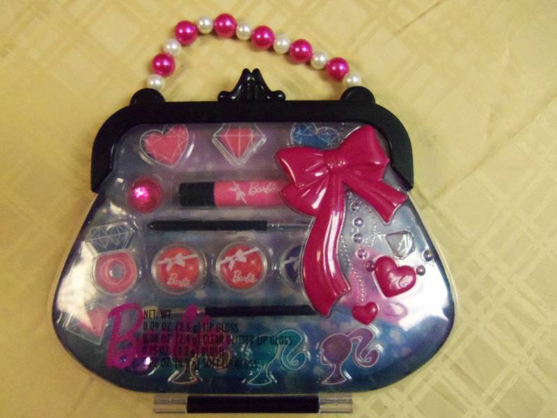 lot 10 image: Barbie Make-up Set