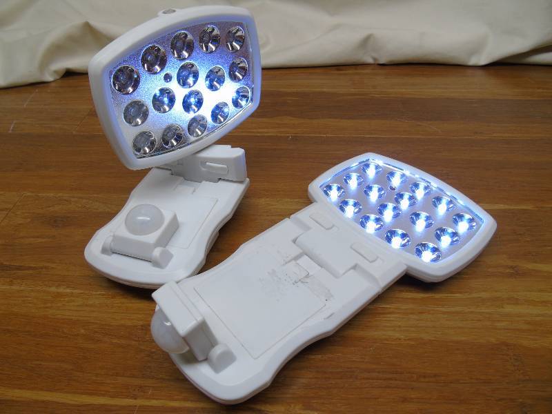 lot 29 image: Two wireless motion sensor lights