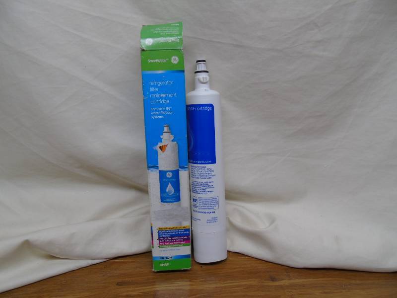 lot 32 image: Refrigerator filter replacement cartridge