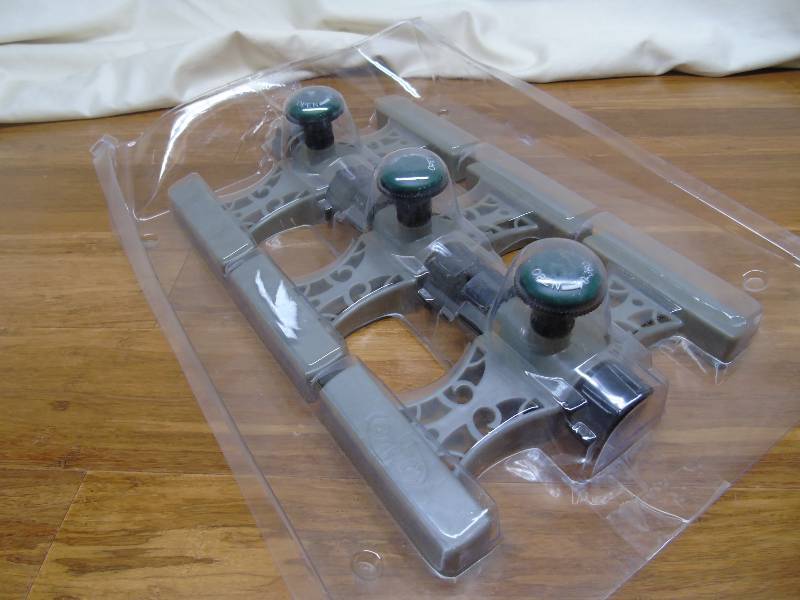 lot 38 image: 3 Garden hose valves