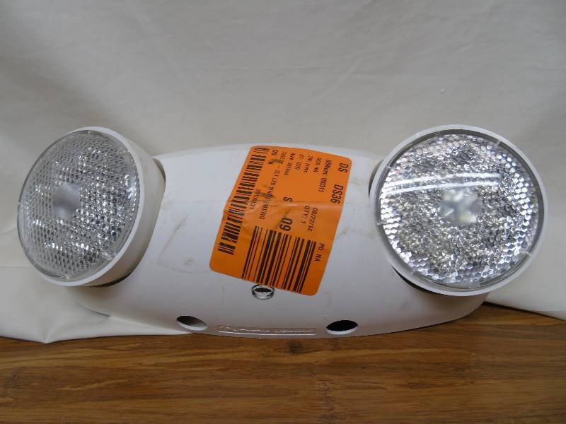 lot 45 image: 2 light LED white emergency light