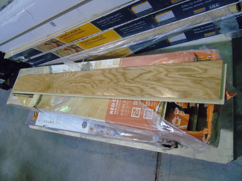 lot 60 image: Red Oak Natural 38 in. Thick x 4-14 in. Wide x Random Length Engineered Click Hardwood Flooring (20 sq. ft. case)