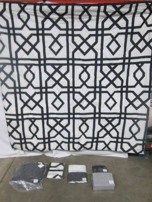 Alcove Triad 20-pc. Bedroom Set - Queen
