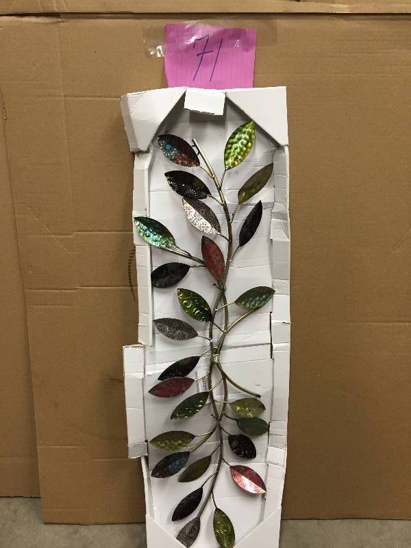 lot 71 image: Patterned Leaves Metal Wall Dcor