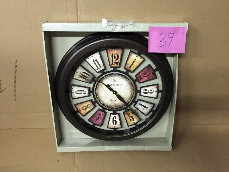 lot 39 image: Wall Clock