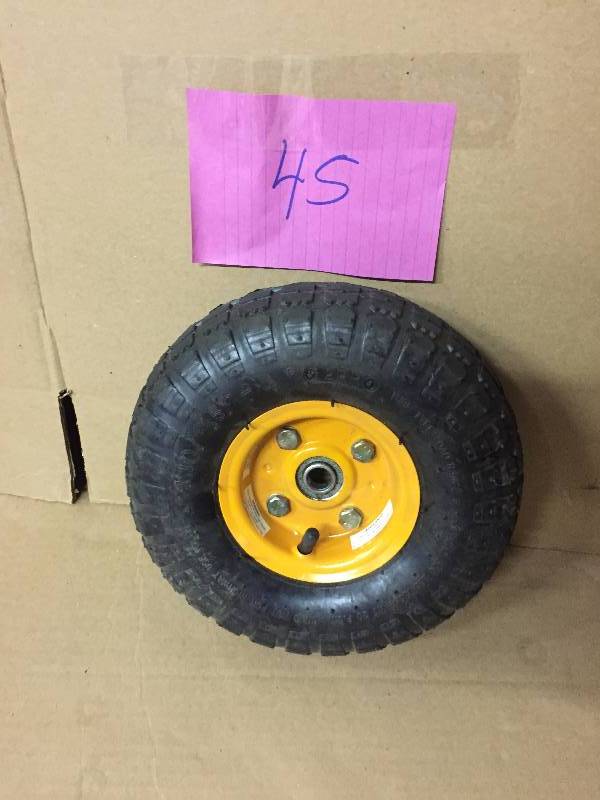 lot 45 image: Trailer universal Tire