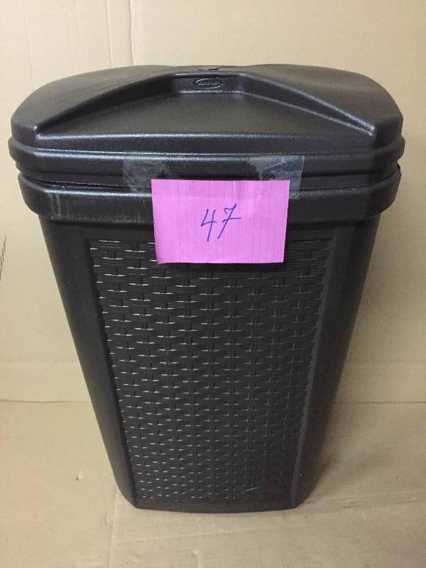 lot 47 image: Suncast Hideaway Trash Can