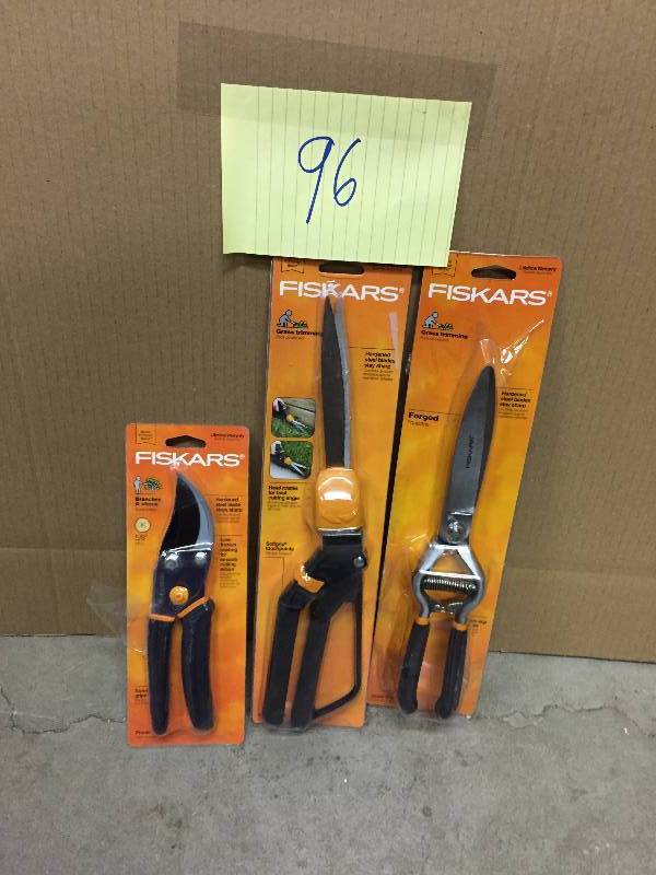 lot 96 image: Lof of Fiskars cutters