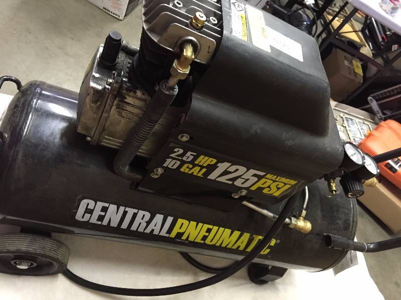 lot 134 image: Central Pneumatic 2.5 HP 10 Gal Compressor