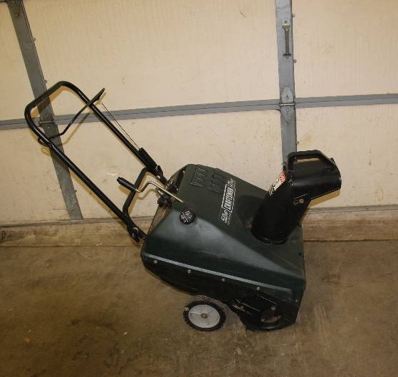 lot 2 image: Craftsman Snowblower