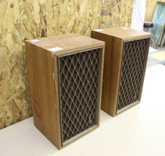 lot 11 image: Set of Realistic Speakers