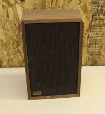 lot 14 image: MC-1000 Speaker by Realinsc
