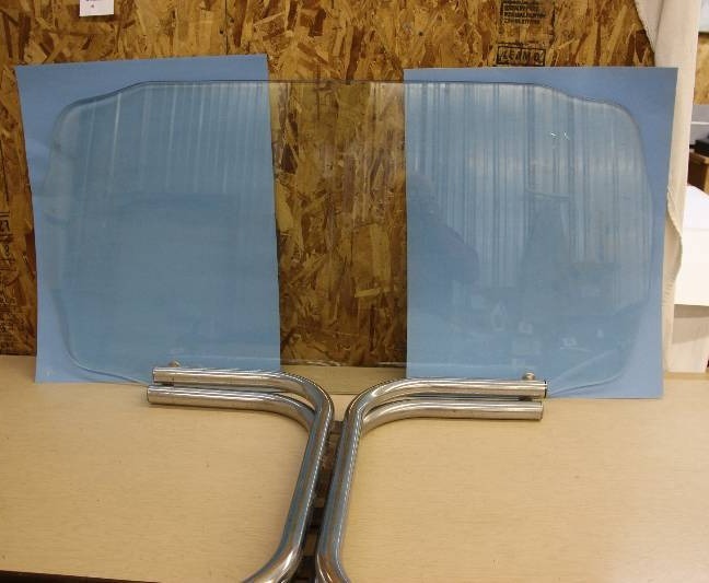 lot 16 image: Dining Room Kit