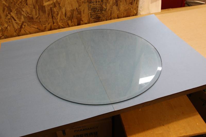 lot 19 image: Round Beveled Glass Table Top