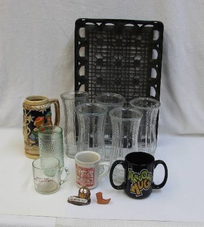 lot 21 image: Misc. Glassware & Knick-Knacks