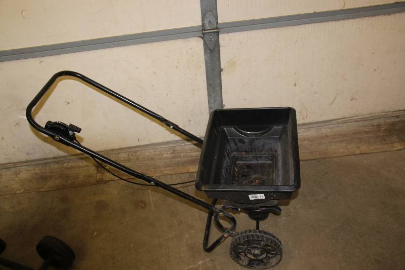 lot 28 image: Seed  Fertilizer Spreader
