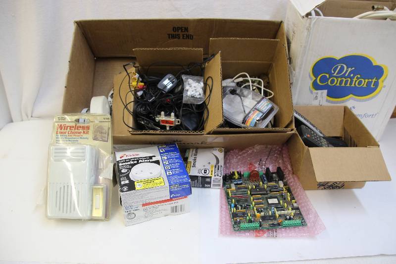 lot 36 image: Big Lot of Electrical Stuff
