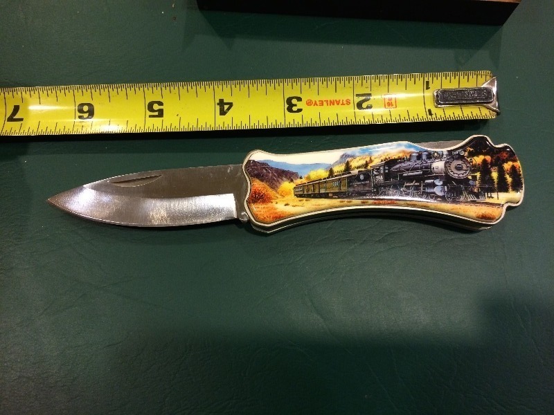 Wildlife Knife  includes storage box