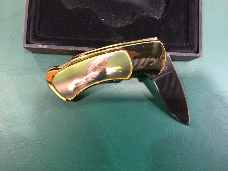 Wildlife Knife  includes storage box