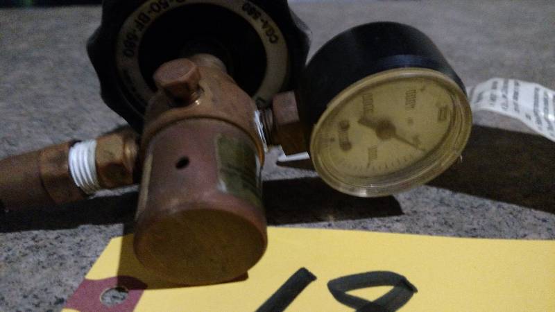 lot 18 image: Helium RegulatorBallon Filler...