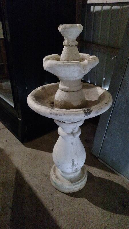 lot 9 image: 3-Tier Fountain, 26 Dia. X 4 12 ...