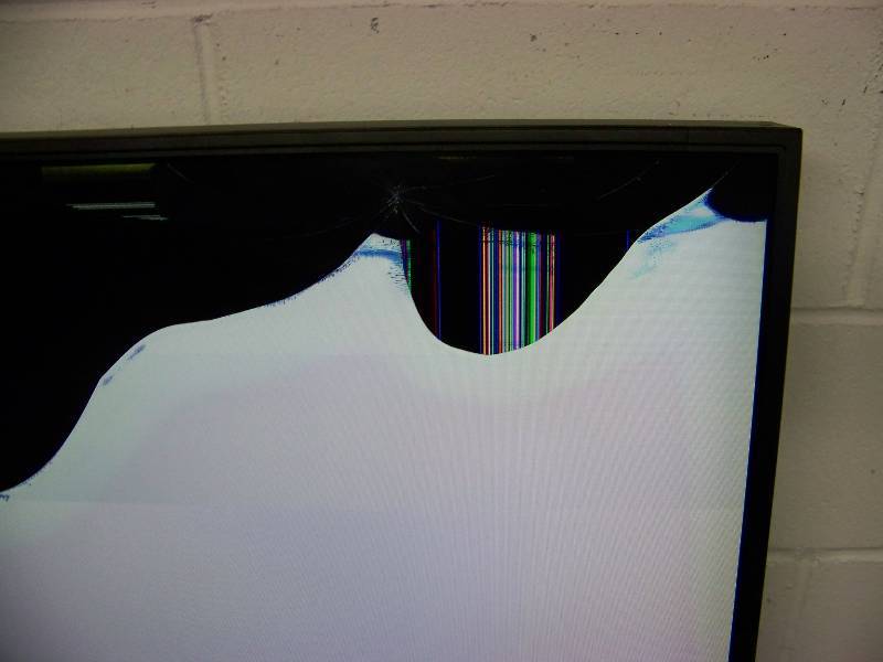 lot 89 image: (2) 46, Samsung, SyncMaster, LCD, Monitors  Displays for PARTS  REPAIR
