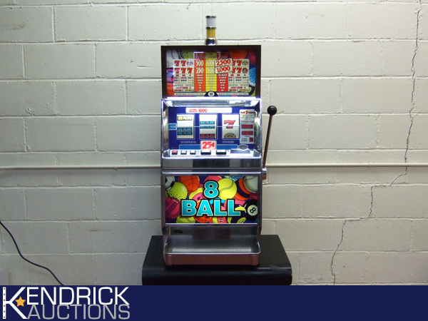 Vintage 8 Ball Professional IGT Slot machine