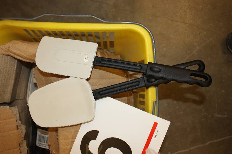 Lot of 11 2-packs of rubber spatulas.