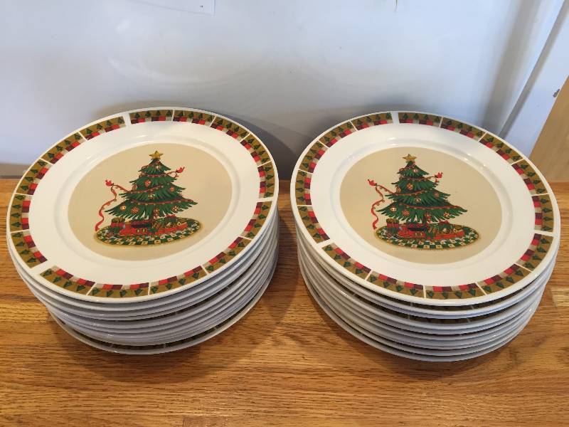 Lot of Christmas Dinner Plates