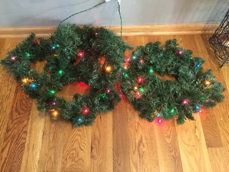 Lighted Chistams Wreath and Garland