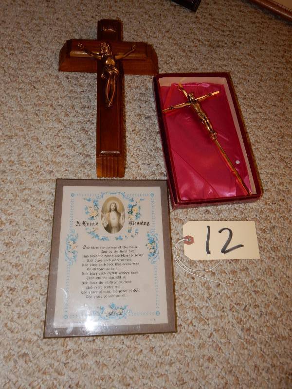 Religious Lot� Crucifix and Religious plaque