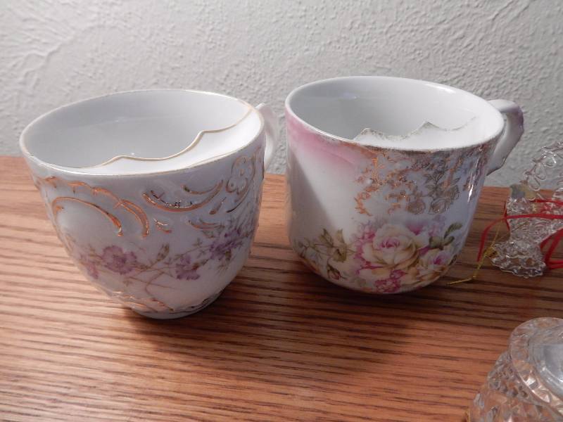 Misc. Decorative glassware as pictured.. Look at the close-ups.