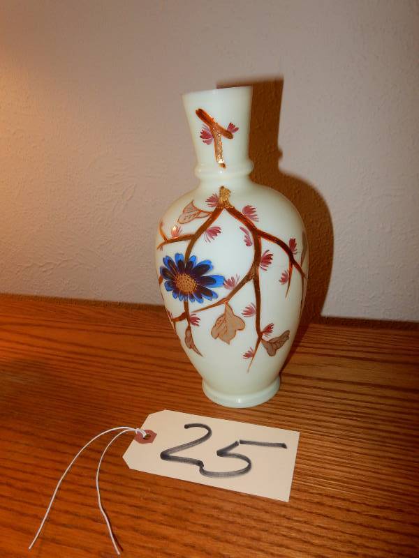 Nice CUSTARD glass decorative vase