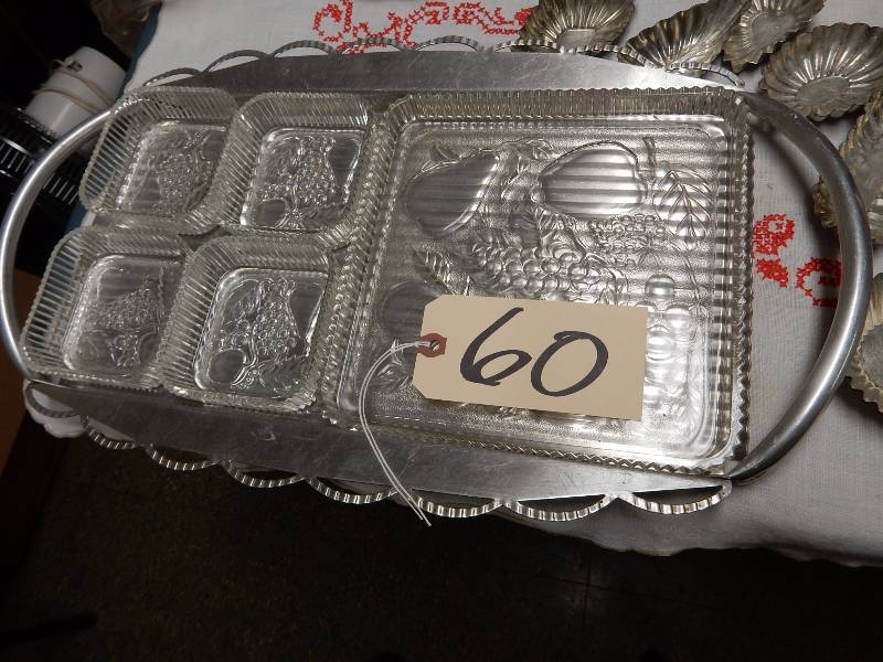 Aluminum Serving Tray, 20 in x 12in  Has Glass Serving tray and 4 small square dishes that match.  10 small metal baking cups