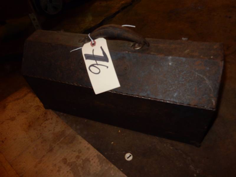 Nice old style metal tool box.. Approx. 24in long 8 in d x 8 in h.