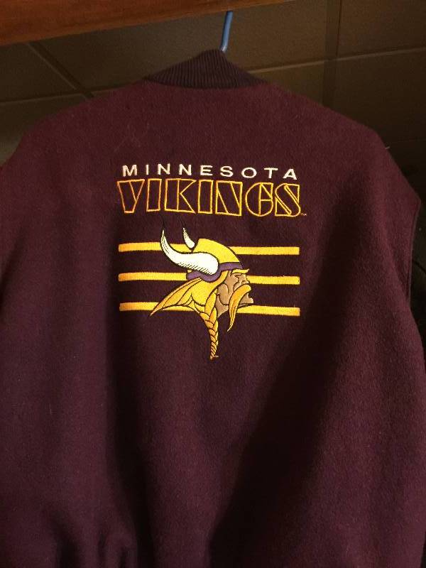 lot 34 image: Minnesota Vikings Jacket,
