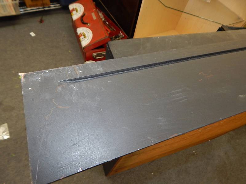 lot 101 image: Painted wooden shelf