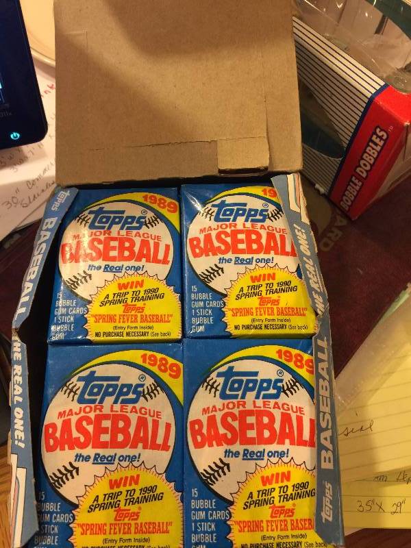 lot 50 image: Box of Topps Baseball Cards, 1989