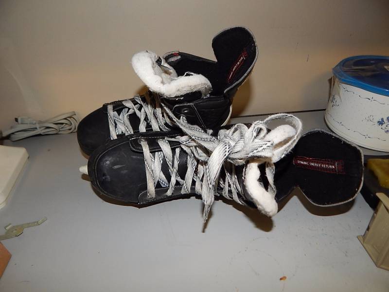 lot 259 image: Bauer Skates, Boys, size 4