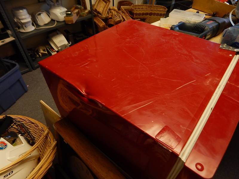 lot 262 image: Scratch and Dent Mini Refrigerator