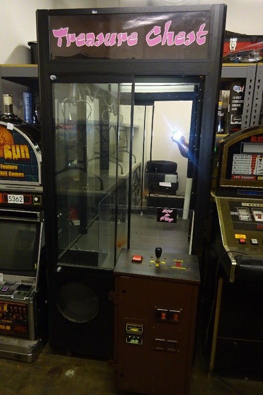 Treasure Chest Crane Machine