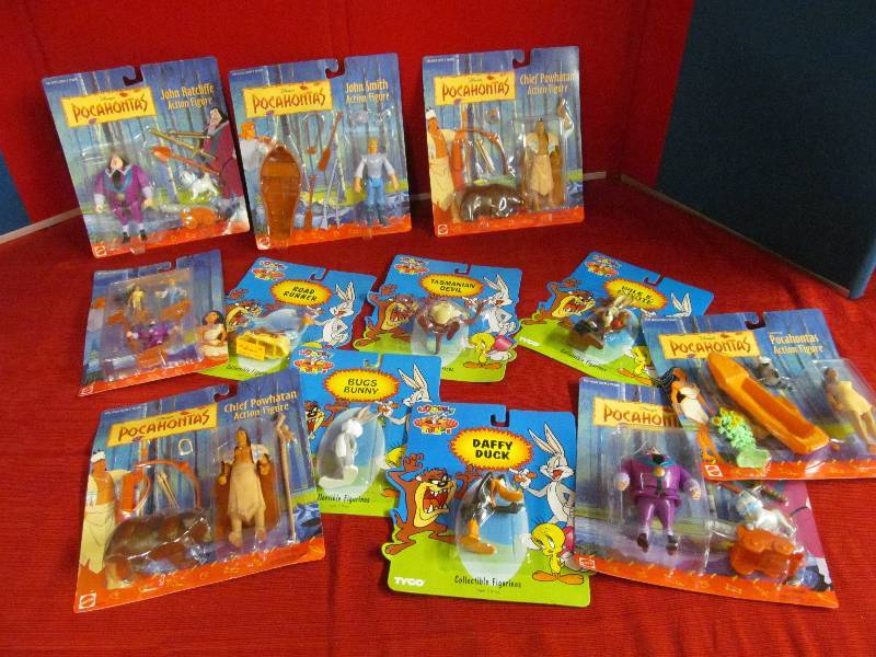 Looney Tunes figures