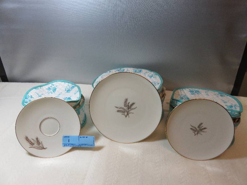 lot 1 image: Lenox Dinnerware