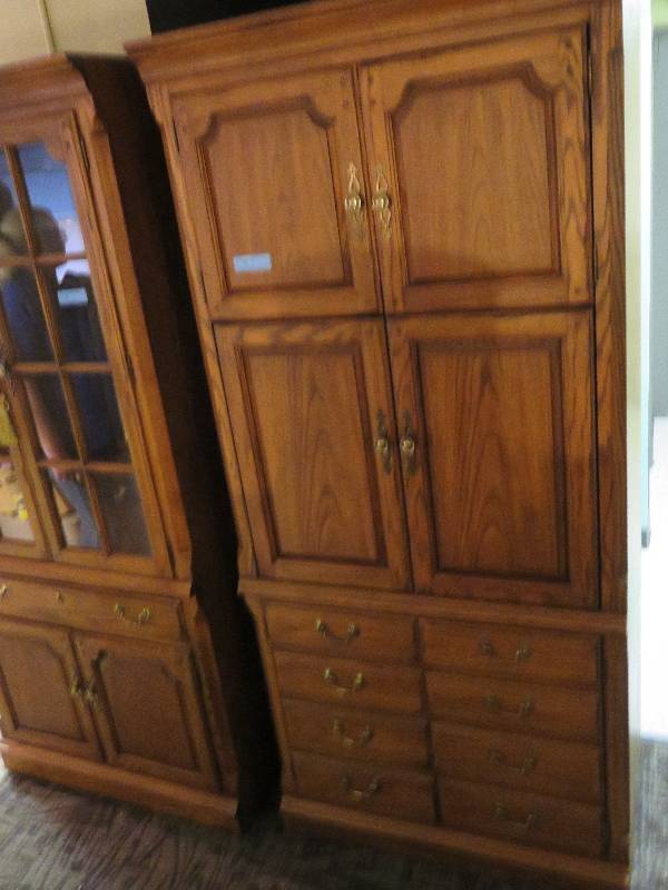 lot 4 image: Solid Oak Hutch