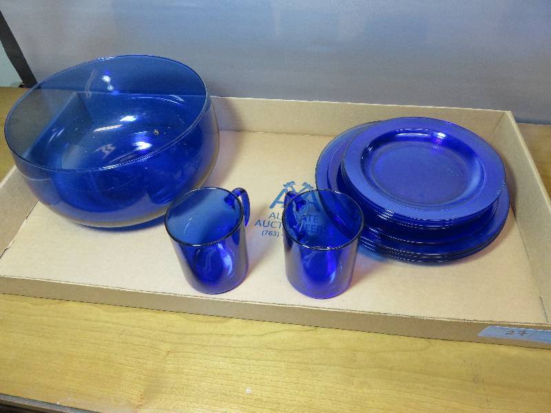lot 27 image: Blue Glassware