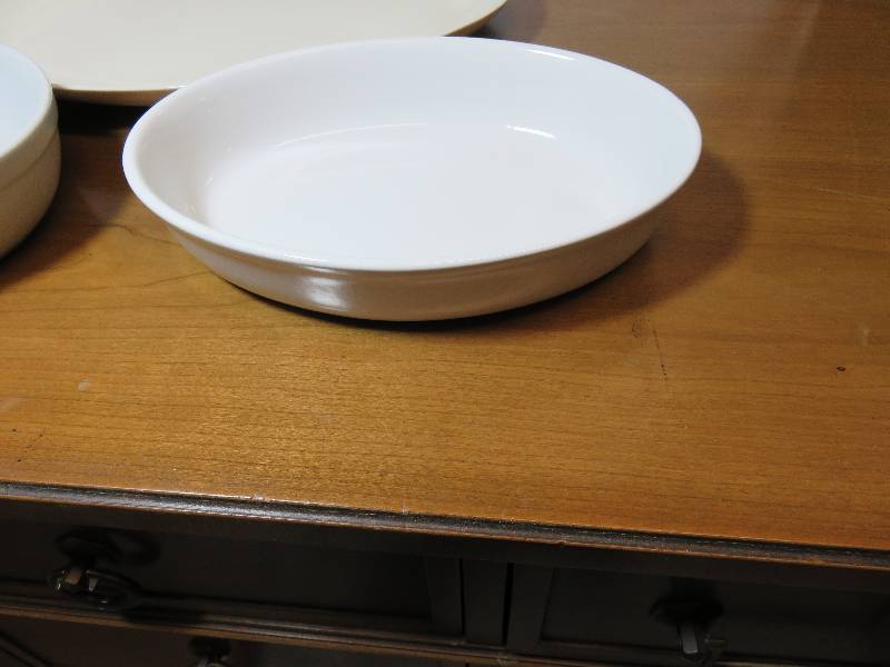 lot 39 image: 1 Large Platter & 2 Large Serving Bowls