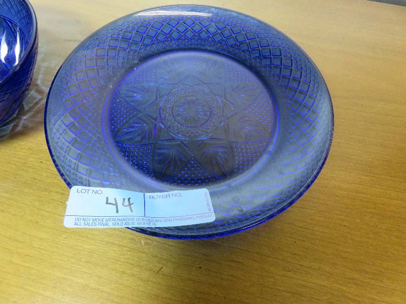 lot 44 image: Blue Glassware