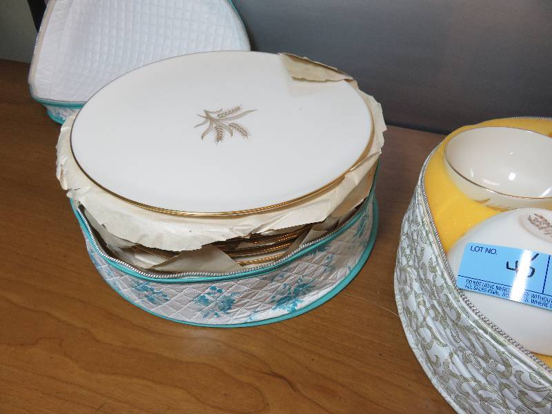 lot 45 image: Lenox Dinnerware