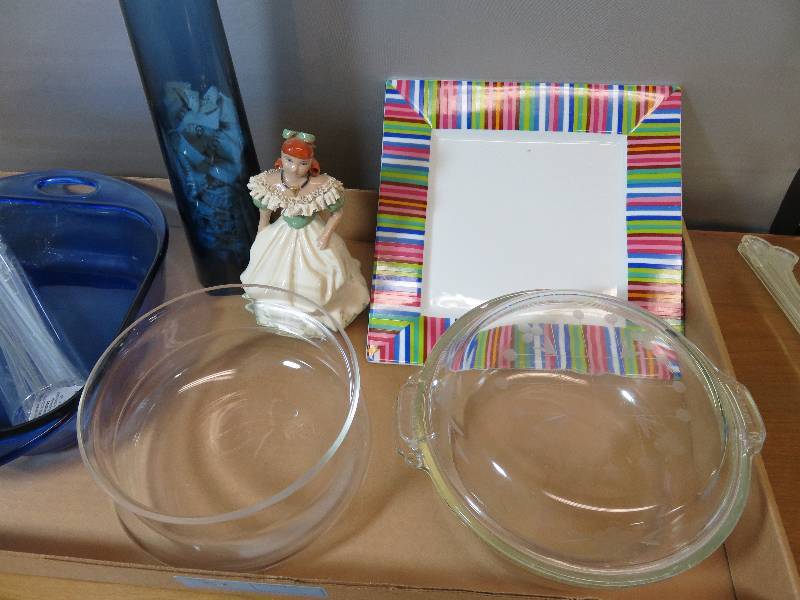 lot 52 image: Assorted Glassware