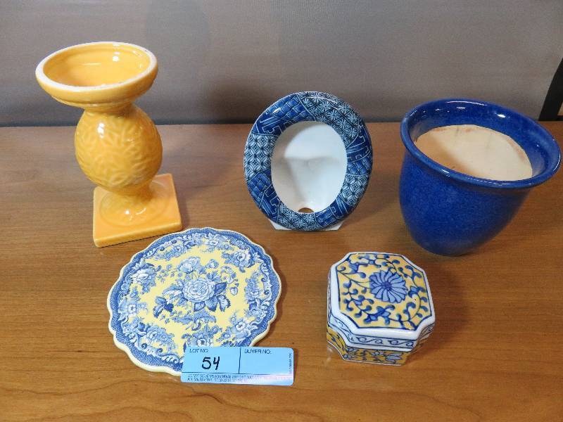 lot 54 image: Assorted Household Dcor